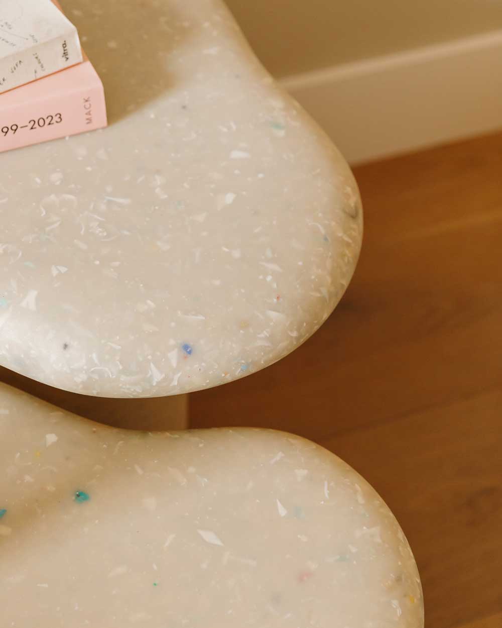 ecoBirdy Sustainable Interior. Marine Table is a livingroom coffee table, side table, bedside table made with recycled plastic. Made in Italy. Designed by ecoBirdy.