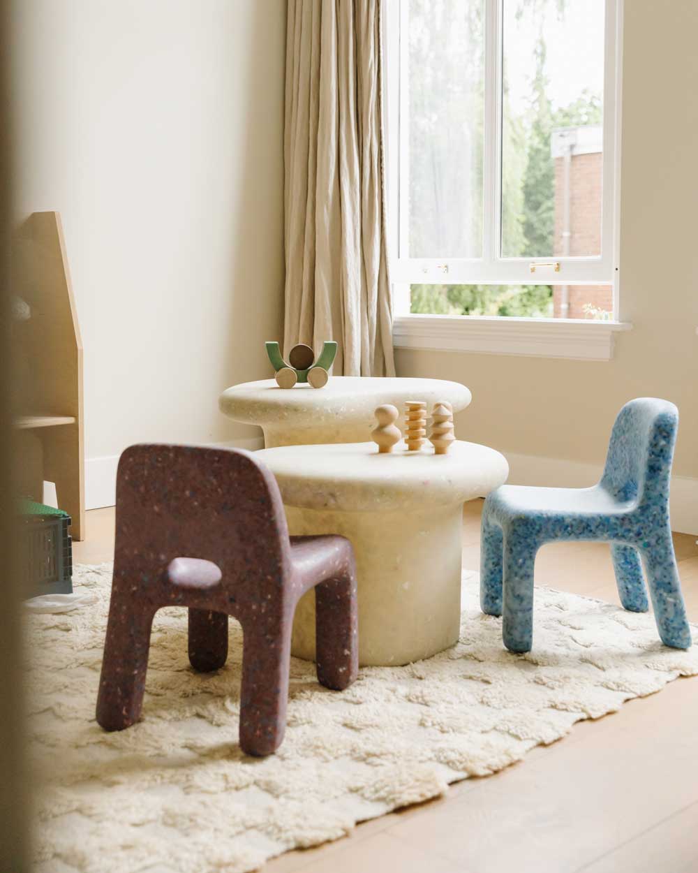 ecoBirdy Sustainable Interior. Marine Table is a livingroom coffee table, side table, bedside table, play table made with recycled plastic. Made in Italy. Designed by ecoBirdy.