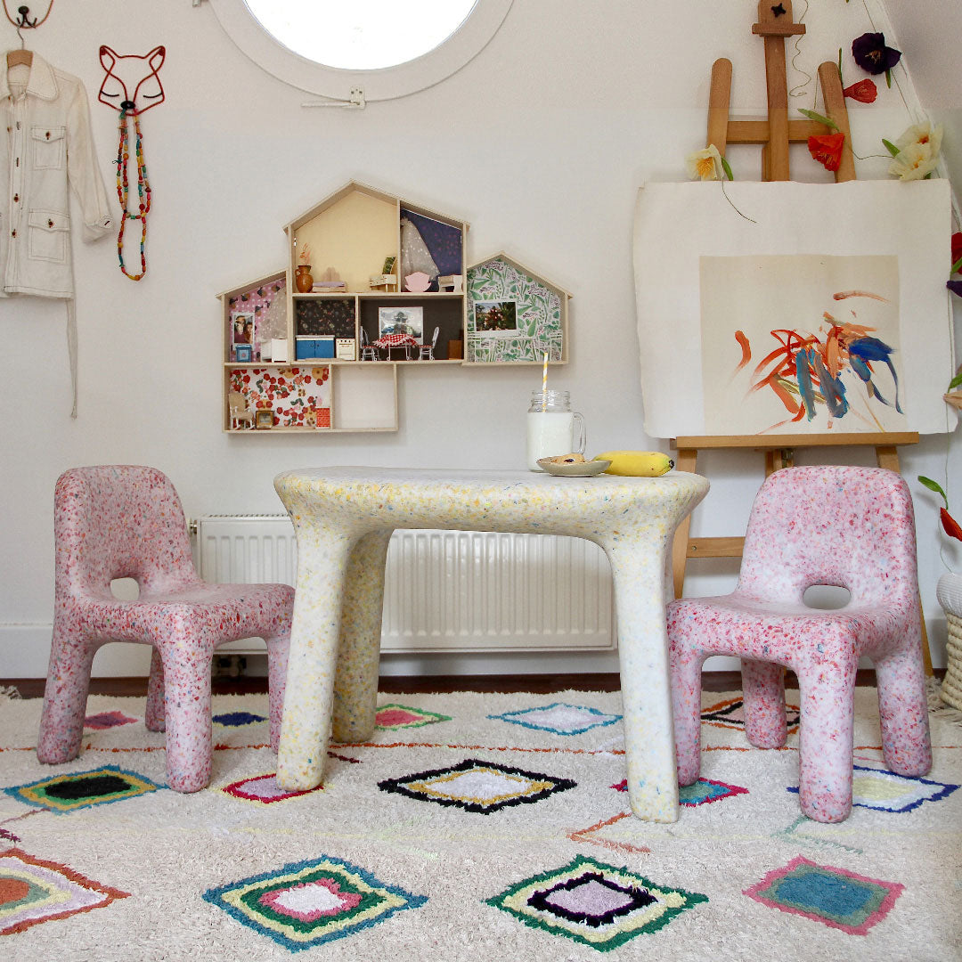 ecoBirdy set Sunrise with pink Strawberry chairs and yellow Vanilla table in the playroom