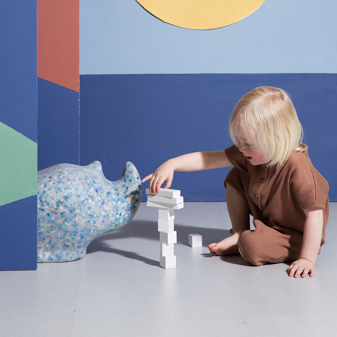 Kid playing with Rhino Lamp Ocean White Light - ecoBirdy